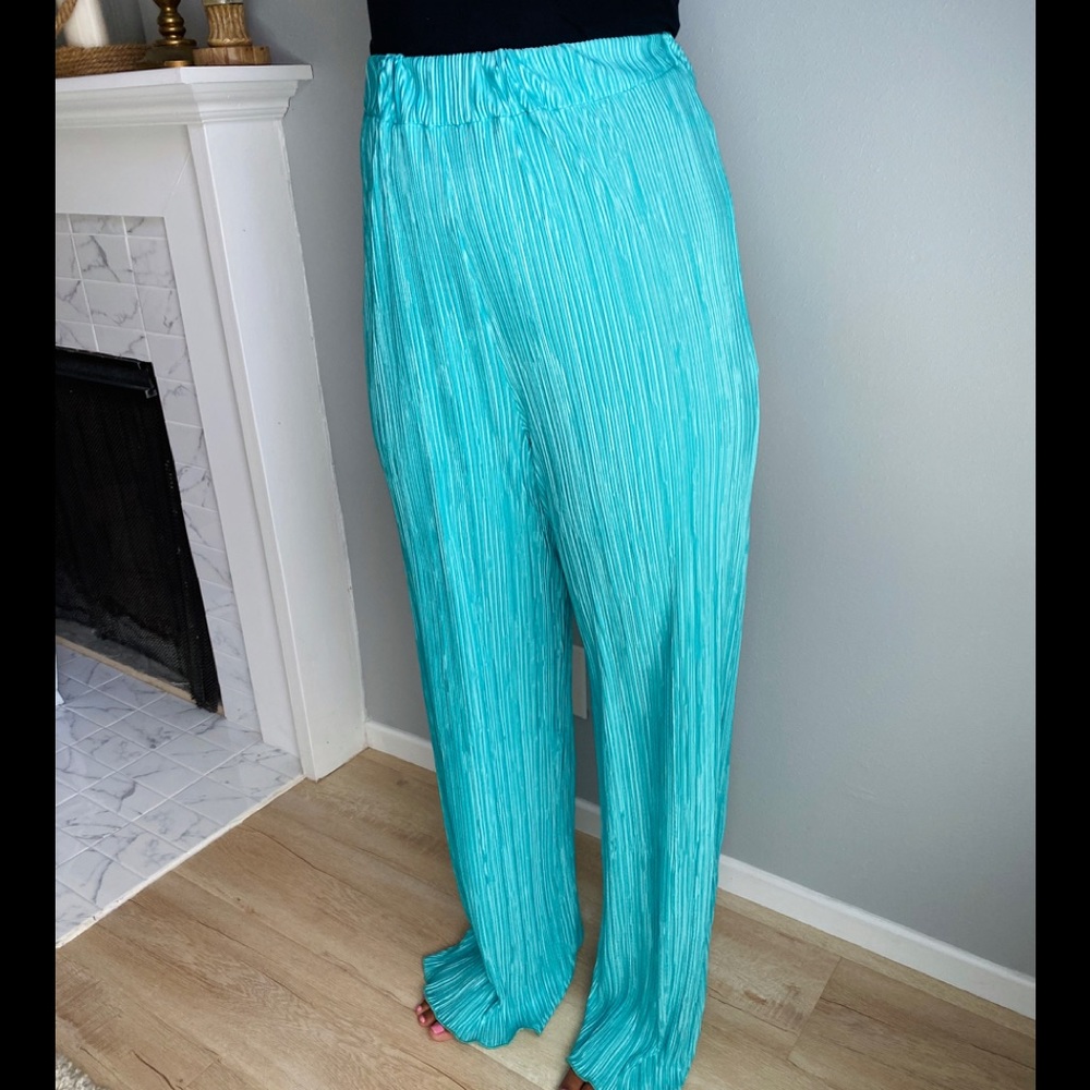 🤑🤑BOOTY BUNDLE DEAL🤑🤑 3 items for $20.00!!! 
Pleated Pants